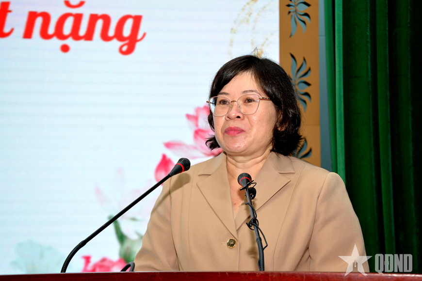 TP Hồ Chí Minh: Xúc động trao ảnh liệt sĩ phục dựng tặng thân nhân liệt sĩ