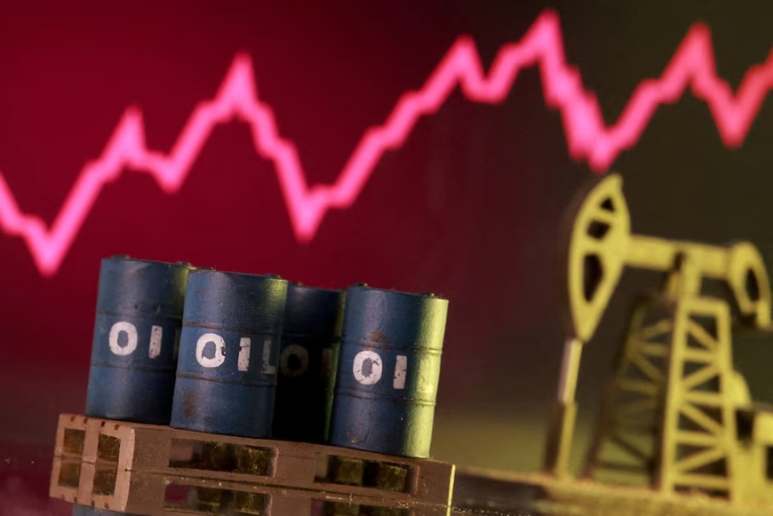 Giá xăng dầu hôm nay (24-7): Giá dầu Brent vượt 100 USD/thùng