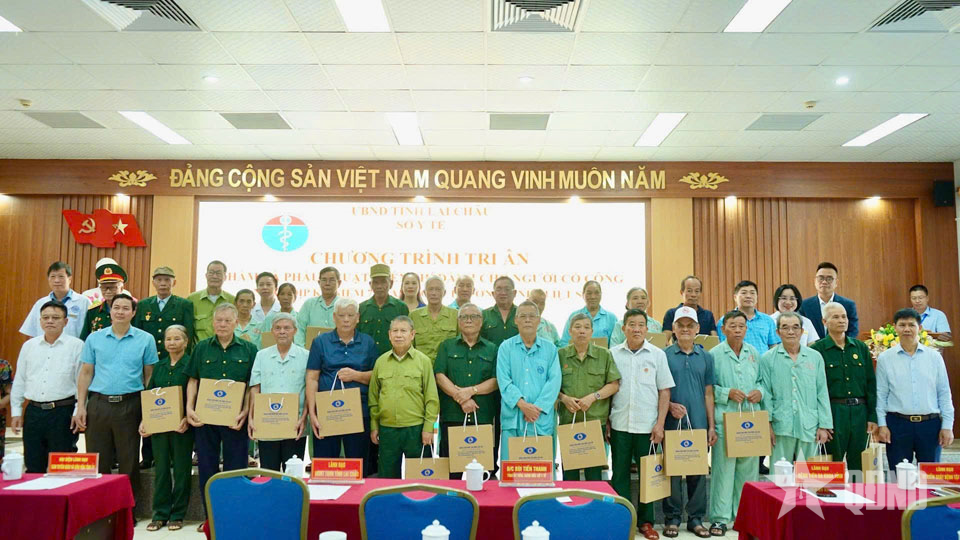 Lai Châu: Tri ân, trao quà và phẫu thuật mắt miễn phí giúp người có công