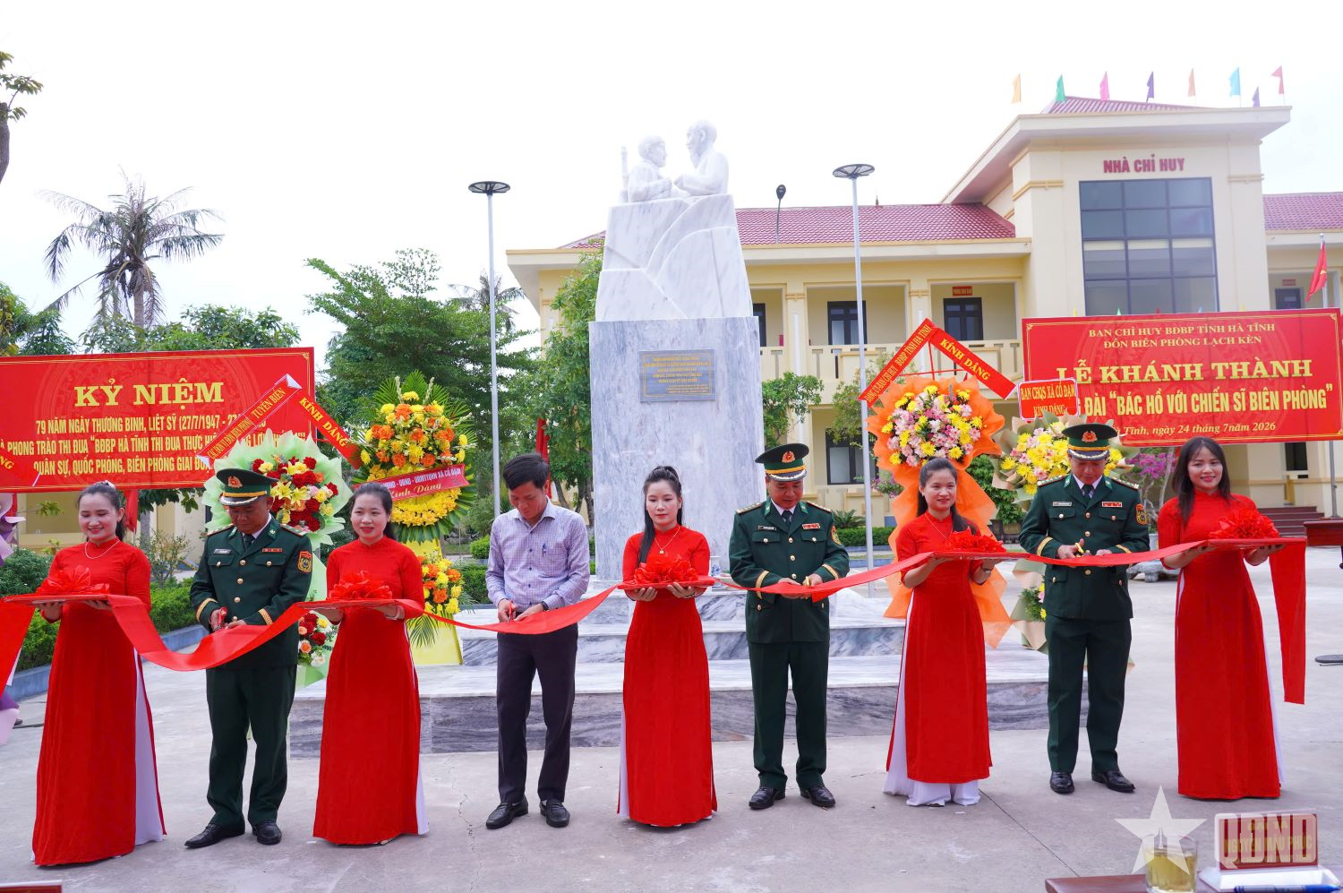 Khánh thành Tượng đài “Bác Hồ với chiến sĩ Biên phòng”