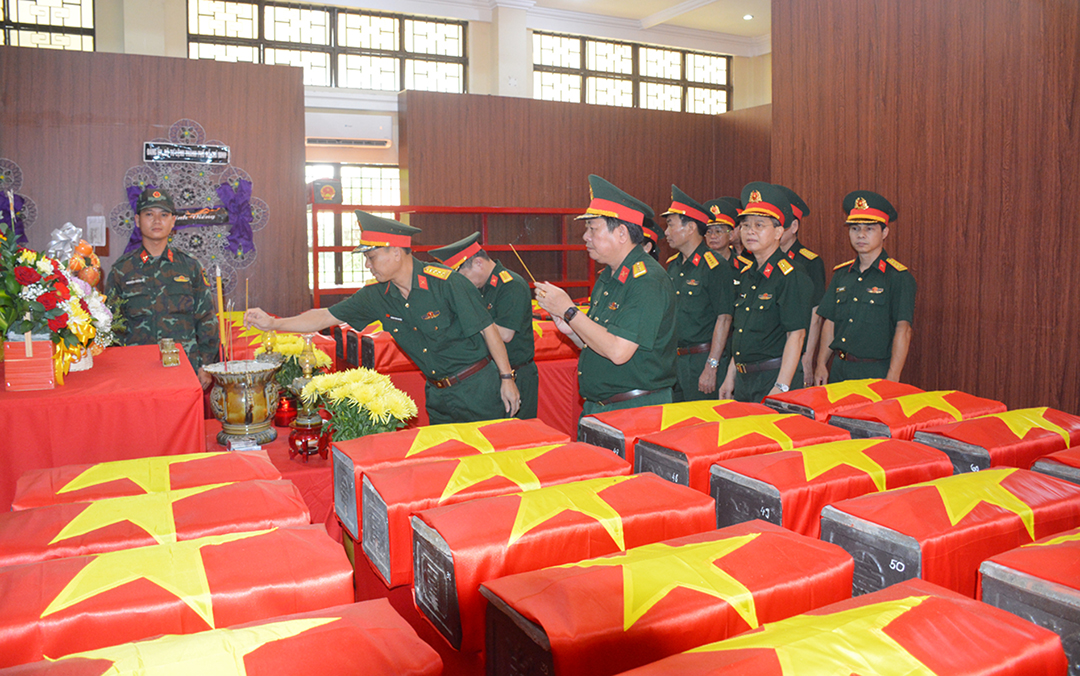 Tổng công ty Thái Sơn dâng hương tưởng niệm Tổng Bí thư Trần Phú và các anh hùng liệt sĩ tại Công viên Lê Thị Riêng