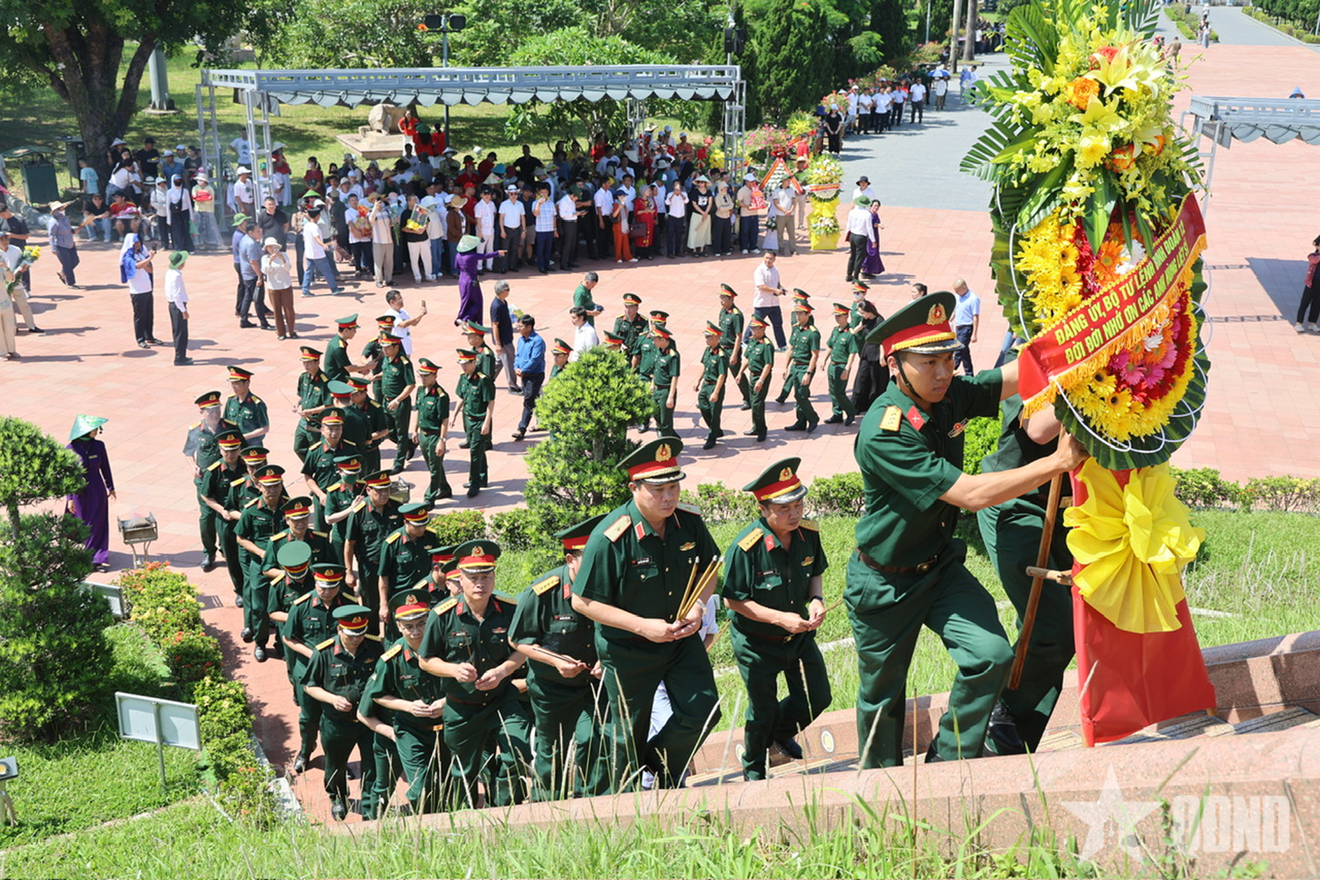 Binh đoàn 12 dâng hương, tri ân người có công với cách mạng