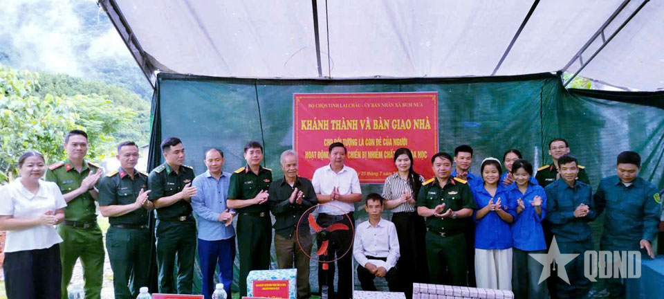 Lai Châu: Bàn giao nhà ở tặng gia đình chính sách