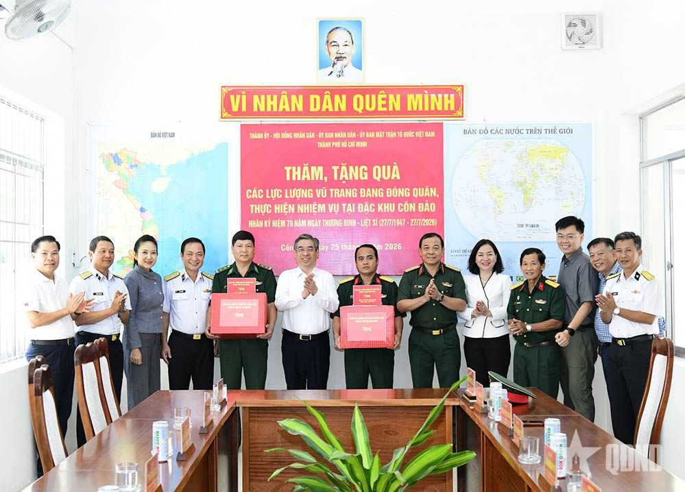 Lãnh đạo TP Hồ Chí Minh thăm, tặng quà và thực hiện “Vườn cây Đại đoàn kết” tại đặc khu Côn Đảo