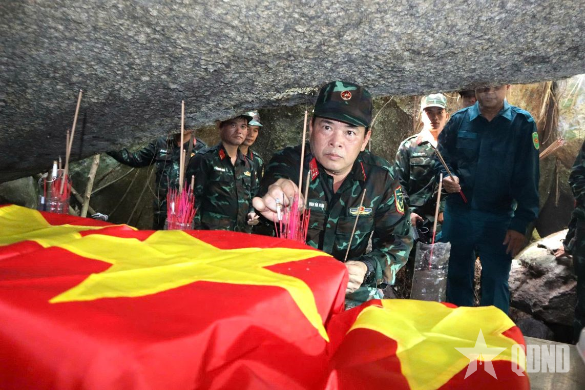 Liên tiếp tìm thấy hài cốt liệt sĩ tại hang Đá Sập
