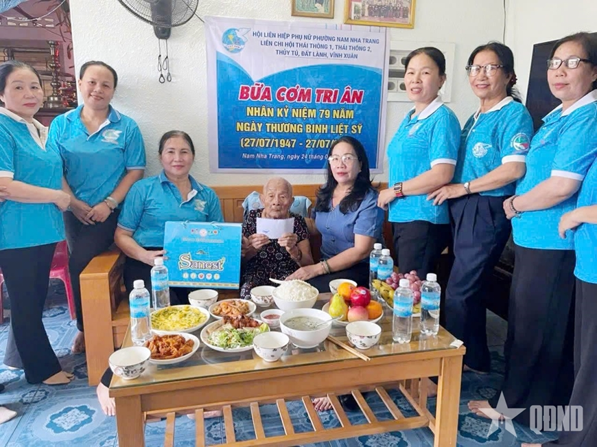 Mâm cơm tri ân