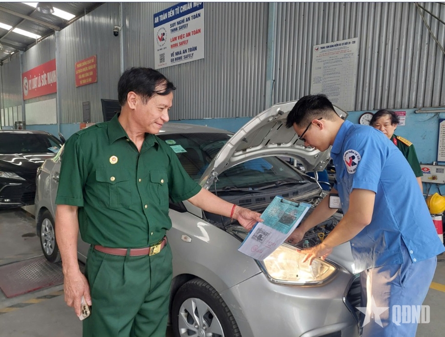 Người giữ lửa nghĩa tình