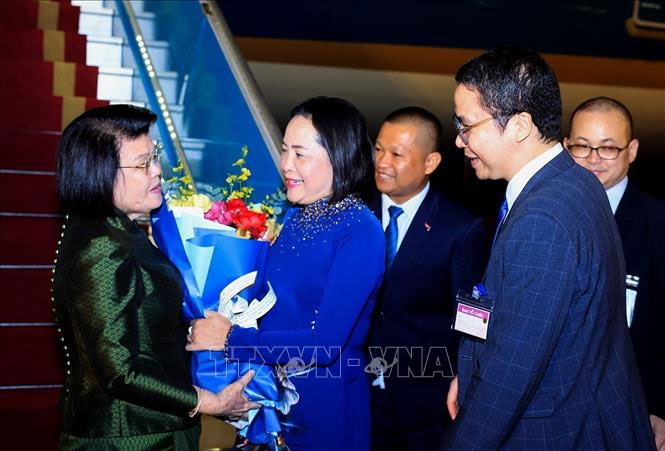 Chủ tịch Quốc hội Campuchia Samdech Khuon Sudary đến Hà Nội, bắt đầu thăm chính thức Việt Nam