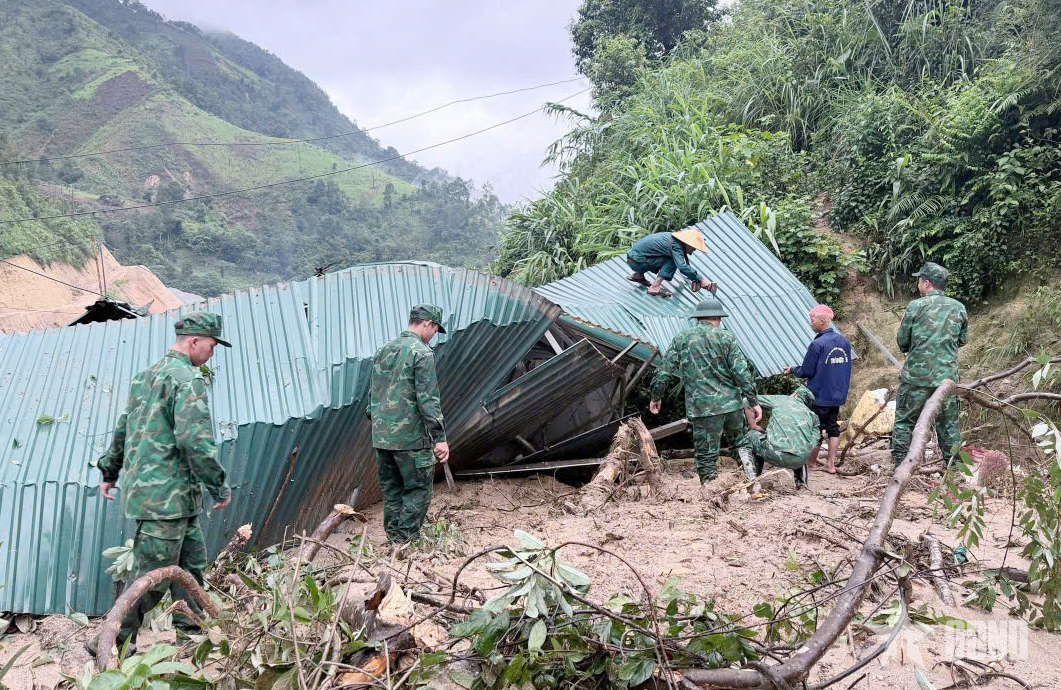 Quân đội chủ động ứng phó với mưa lớn, lũ lụt, sạt lở đất ở khu vực Bắc Bộ

