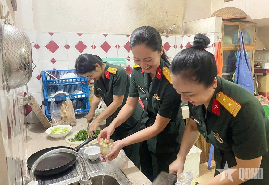 Bữa cơm sưởi ấm lòng Bà mẹ Việt Nam anh hùng