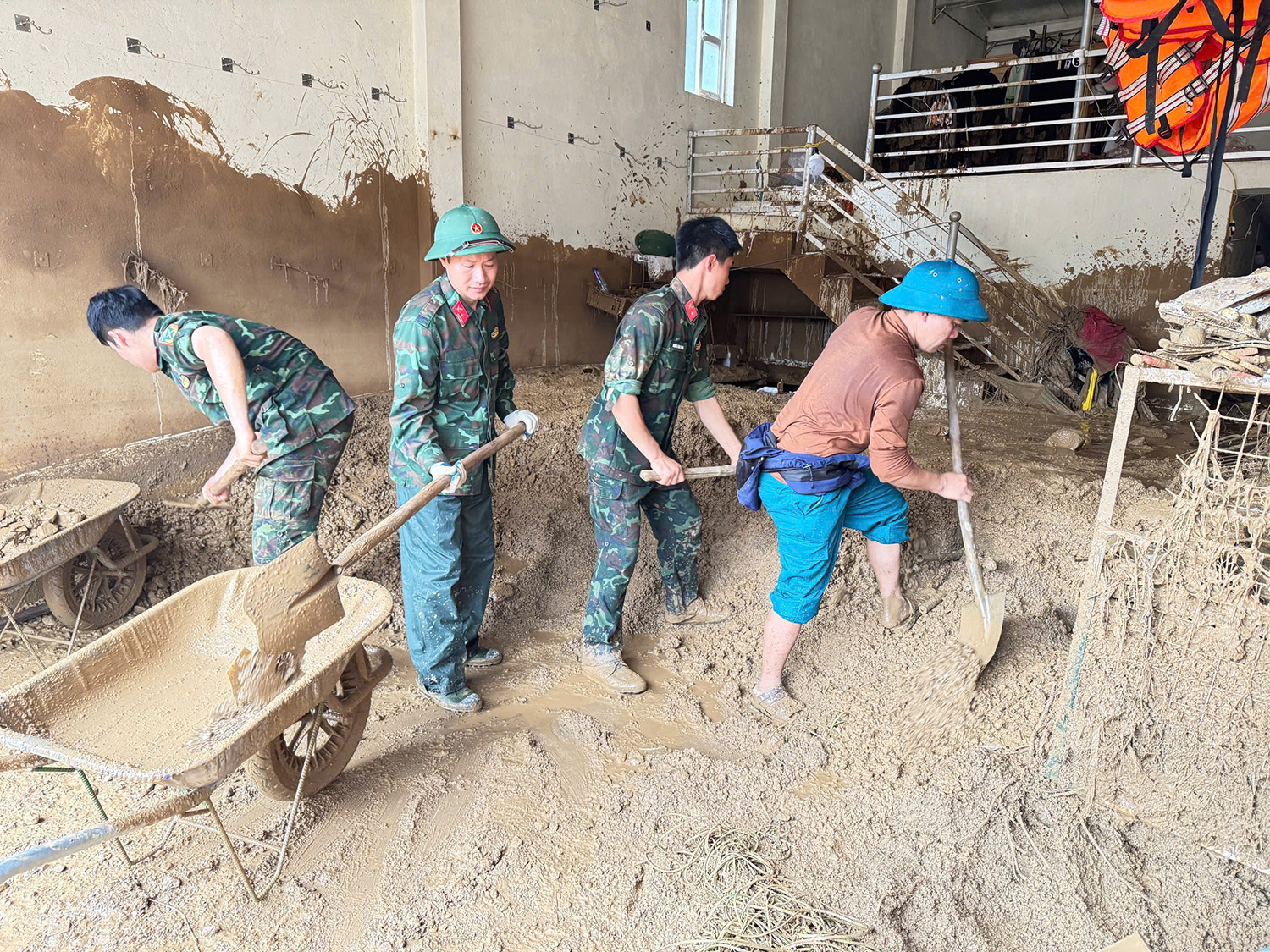 Thiên tai ngày càng khốc liệt - Vì sao, ứng phó thế nào? - Bài 5: Quân đội giữ vững vai trò nòng cốt trên mặt trận phòng, chống thiên tai (tiếp theo và hết)