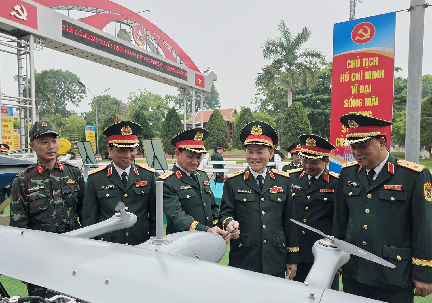 Đột phá nghiên cứu, làm chủ công nghệ, phát triển vũ khí, trang bị hiện đại