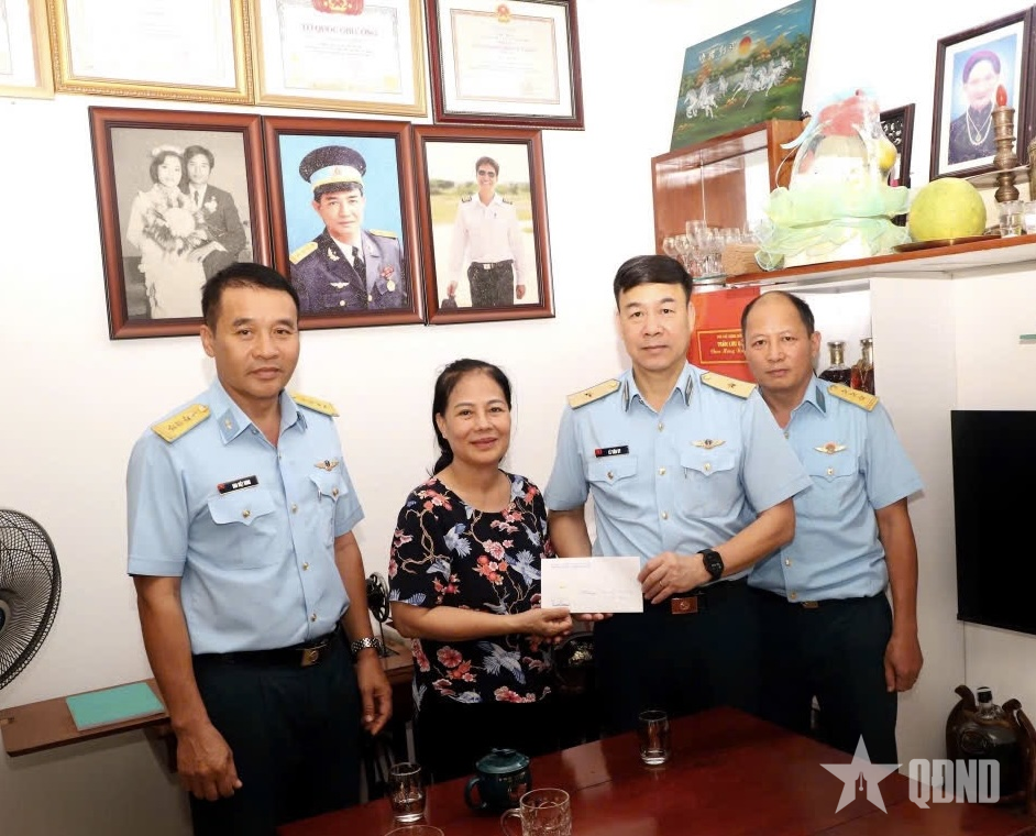 Trường Sĩ quan Không quân tri ân người có công
