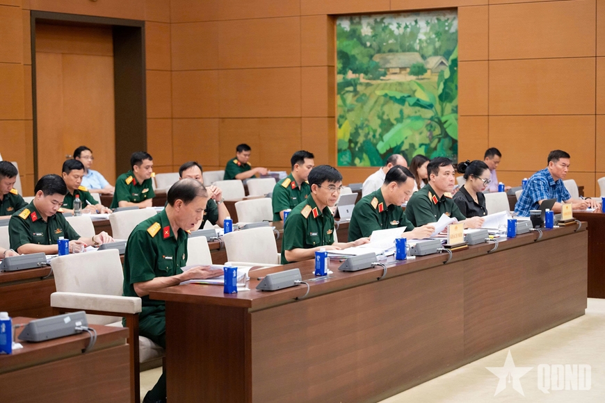 Ủy ban Thường vụ Quốc hội cho ý kiến về dự án Luật sửa đổi, bổ sung một số điều của 9 luật về quân sự, quốc phòng