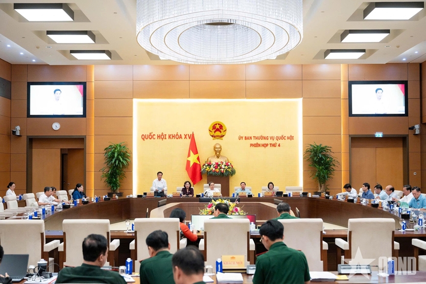 Ủy ban Thường vụ Quốc hội cho ý kiến về dự án Luật sửa đổi, bổ sung một số điều của 9 luật về quân sự, quốc phòng