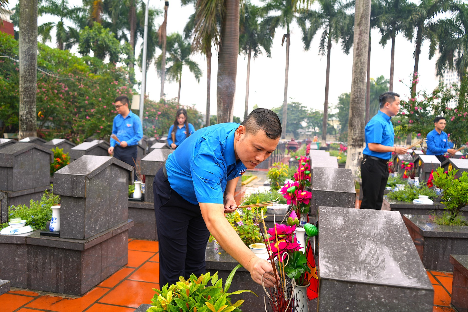 Tuổi trẻ Kiểm toán nhà nước dâng hương tri ân các anh hùng liệt sĩ