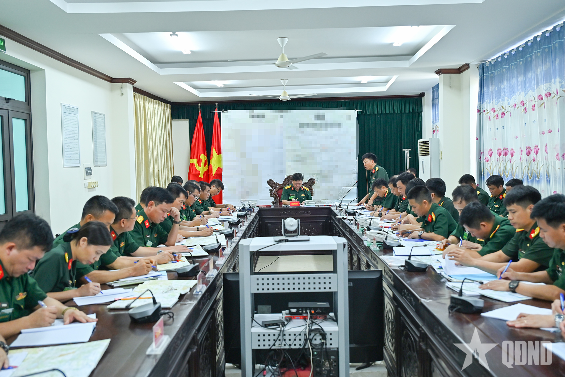 Trường Sĩ quan Đặc công diễn tập tiến công địch đổ bộ đường không