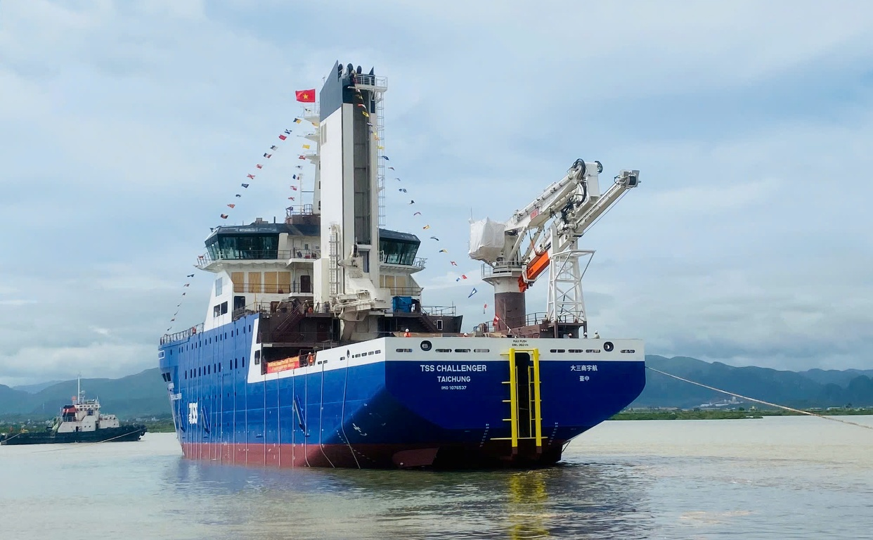 Hạ thủy thành công tàu dịch vụ điện gió ngoài khơi công nghệ hiện đại