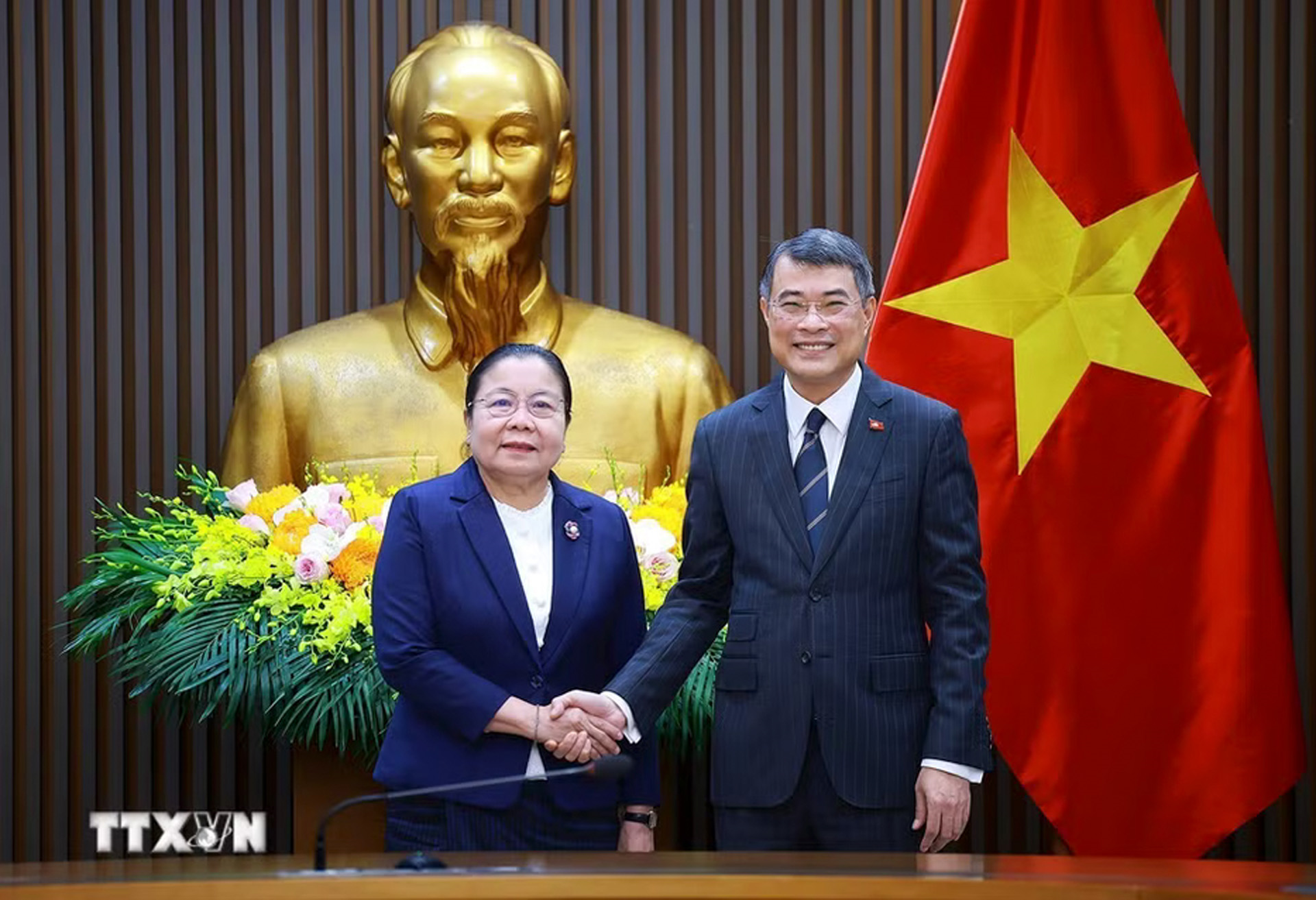 Thủ tướng Lê Minh Hưng tiếp Trưởng ban Tổ chức Trung ương Đảng Nhân dân Cách mạng Lào