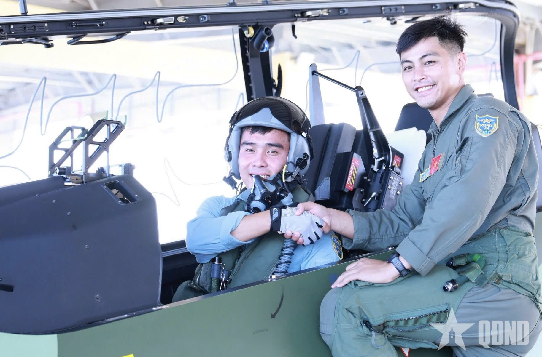 Trung đoàn 910 thả bay đơn cho học viên khóa 49 trên máy bay L-39NG