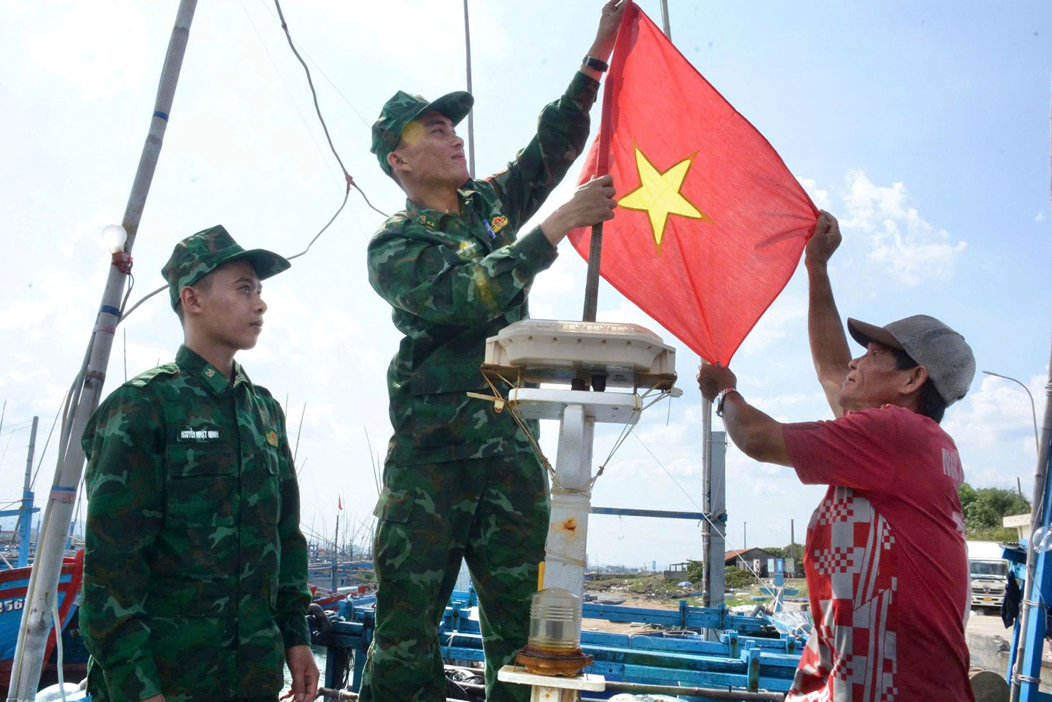 Điểm tựa để ngư dân vươn khơi, bám biển