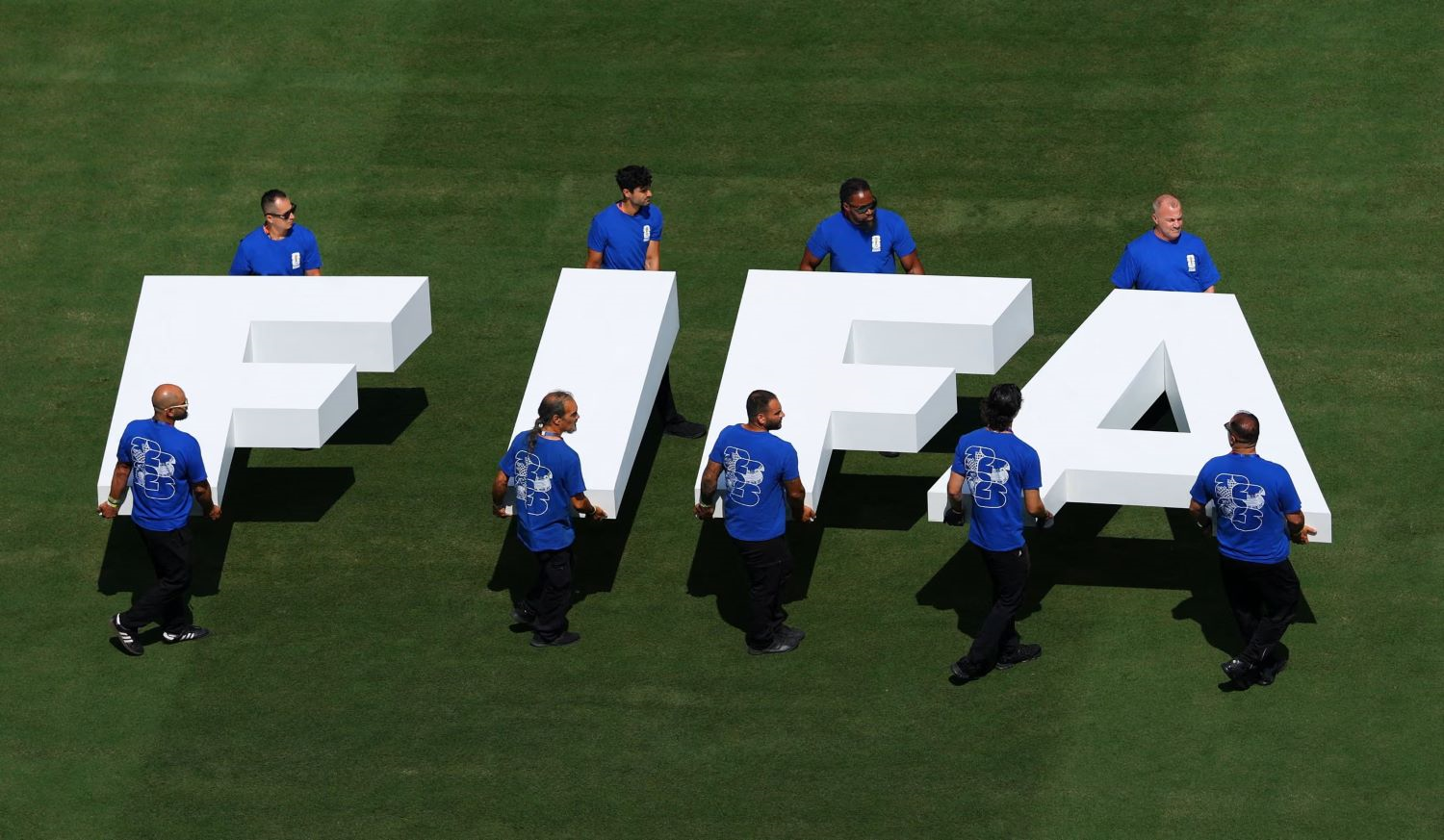 UEFA đối đầu FIFA