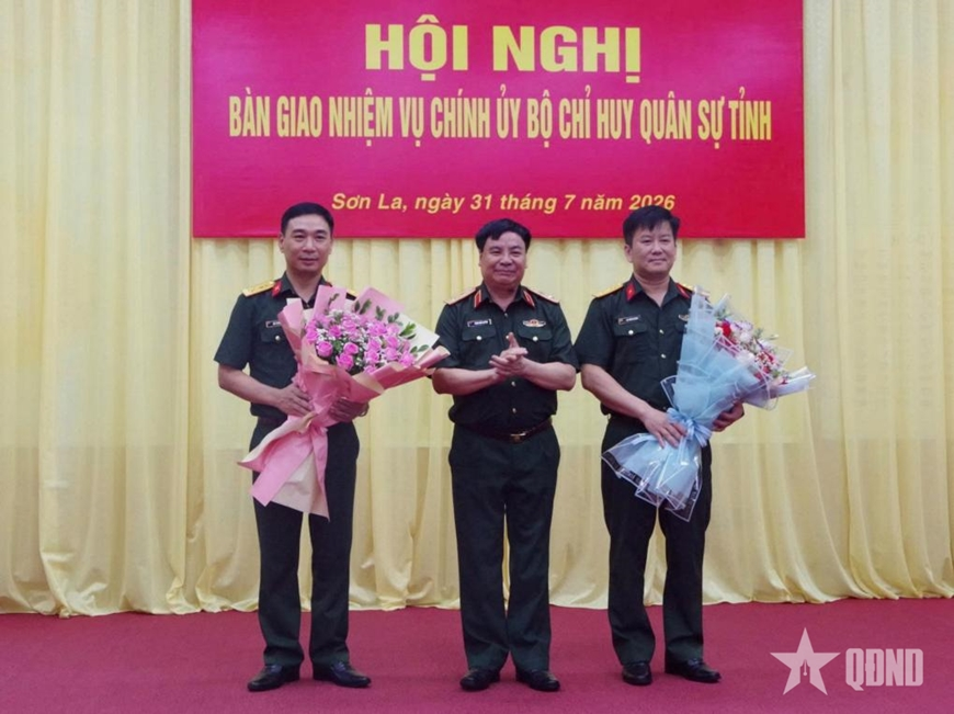 Sơn La: Bàn giao nhiệm vụ Chính ủy Bộ CHQS tỉnh