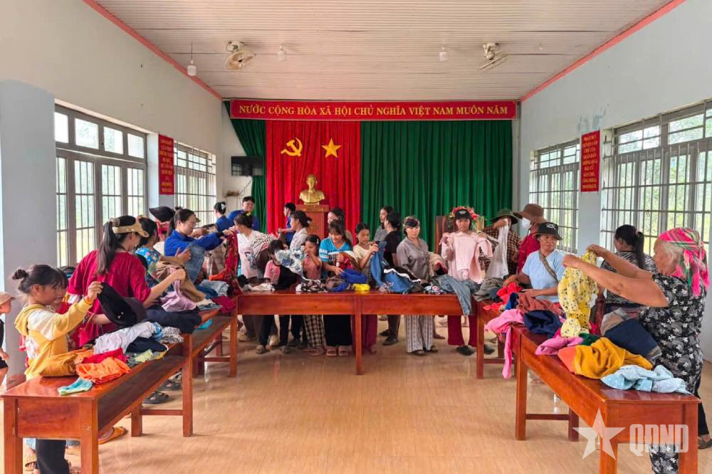 Gian hàng 0 đồng - Gieo yêu thương nơi bản Mông