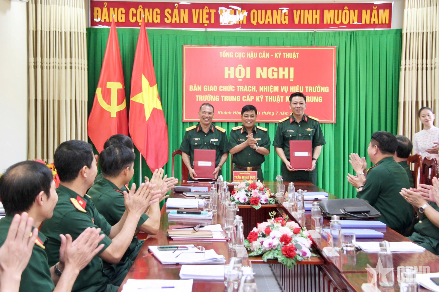 Tổng cục Hậu cần - Kỹ thuật: Bàn giao chức trách, nhiệm vụ Hiệu trưởng Trường Trung cấp Kỹ thuật miền Trung
