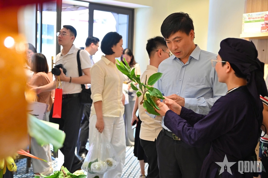 Hơn 1,2 tấn na Chi Lăng được ti&ecirc;u thụ sau 3 ng&agrave;y tại "Lạng Sơn Corner"