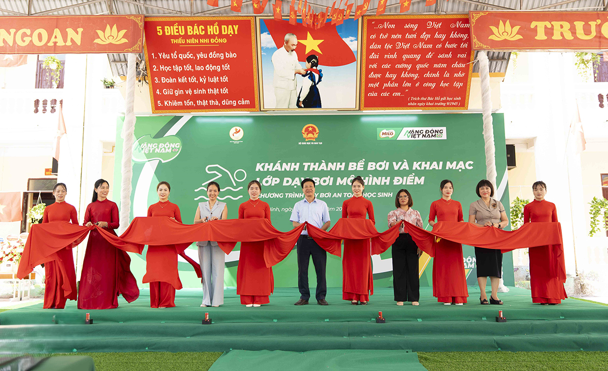 Nestlé Việt Nam đồng hành cùng Bộ Giáo dục và Đào tạo trao bể bơi và lớp dạy bơi mô hình điểm tặng học sinh tại tỉnh Bắc Ninh

