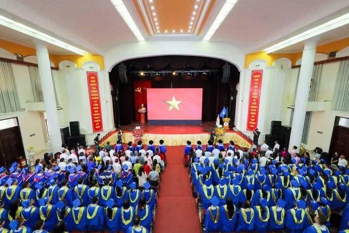 Đằng sau một lời cam kết