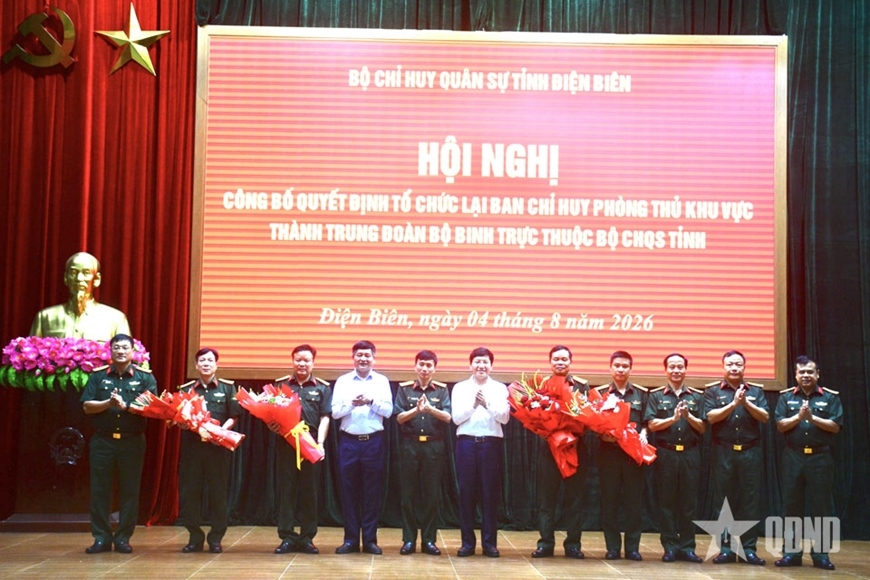 Điện Biên: Công bố quyết định tổ chức lại Ban chỉ huy Phòng thủ khu vực thành Trung đoàn Bộ binh trực thuộc Bộ CHQS tỉnh