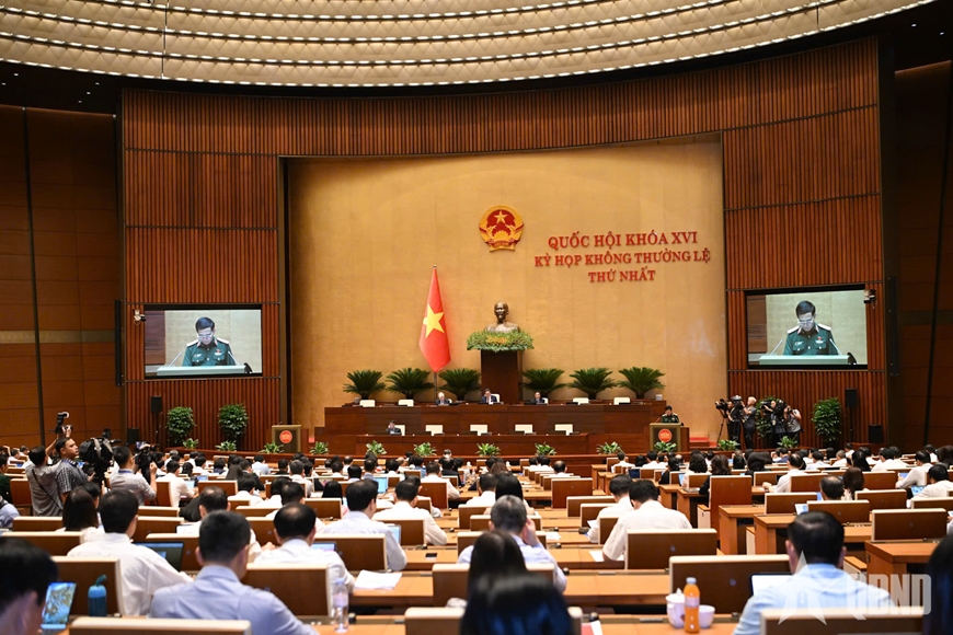 Đại tướng Phan Văn Giang trình 2 dự án luật thuộc lĩnh vực quốc phòng