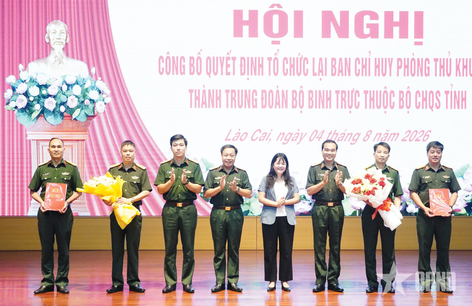 Lào Cai: Công bố quyết định tổ chức lại Ban Chỉ huy phòng thủ khu vực thành Trung đoàn Bộ binh trực thuộc Bộ CHQS tỉnh