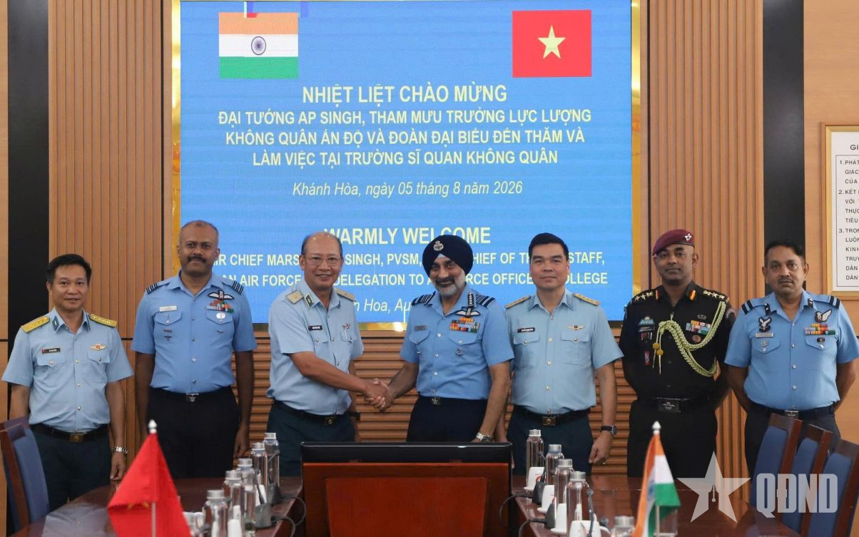 Đoàn Không quân Ấn Độ thăm Trường Sĩ quan Không quân