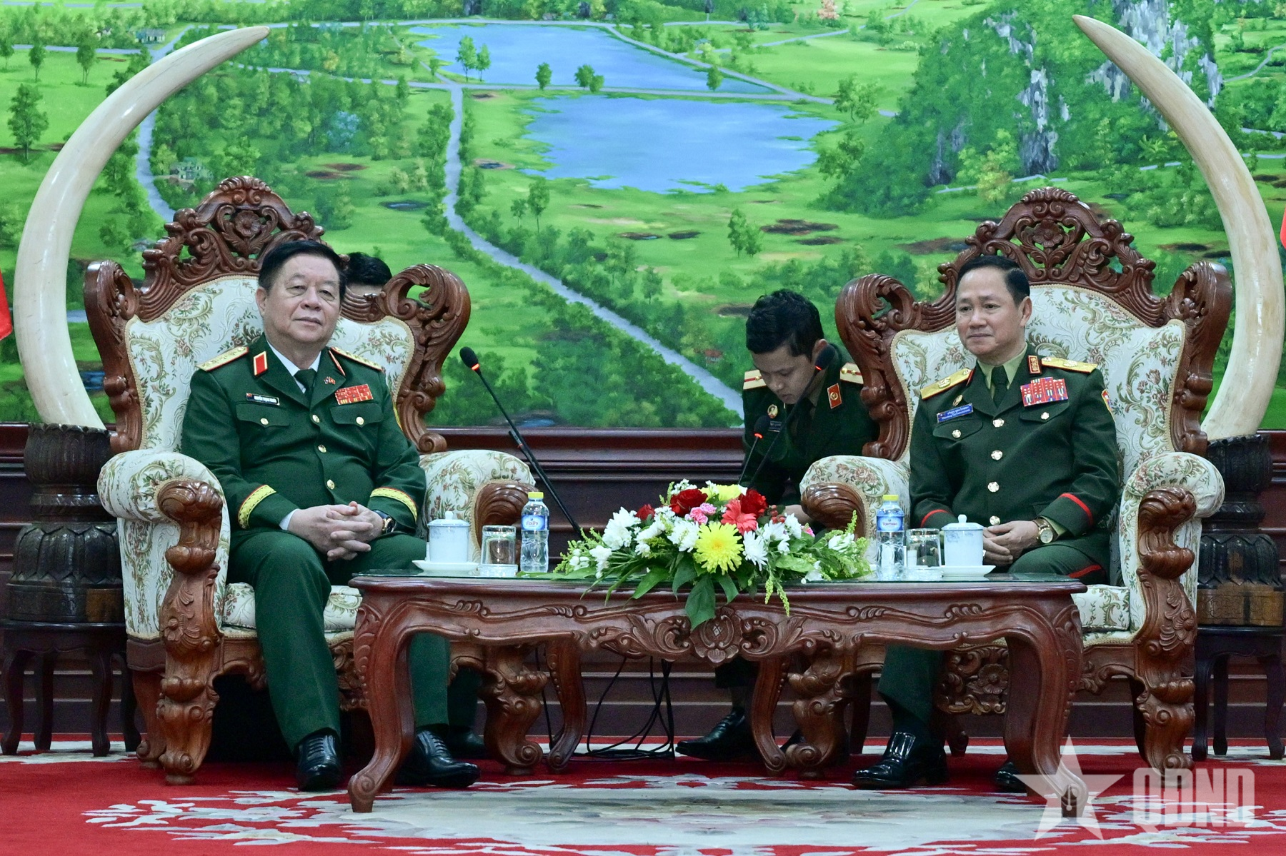 Hợp tác quốc phòng Việt Nam - Lào ngày càng tin cậy, toàn diện và thực chất