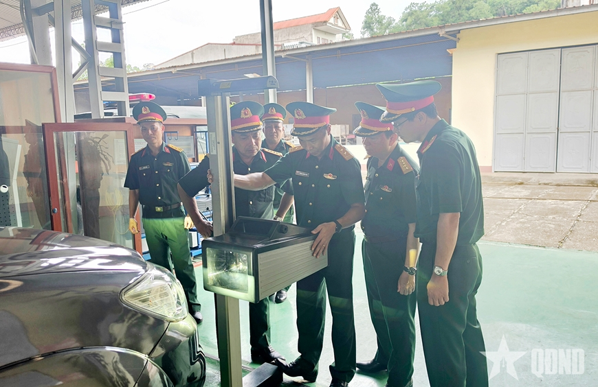 Cục Tiêu chuẩn - Đo lường - Chất lượng kiểm tra công tác đăng kiểm tàu, xe quân sự tại Quân khu 1

