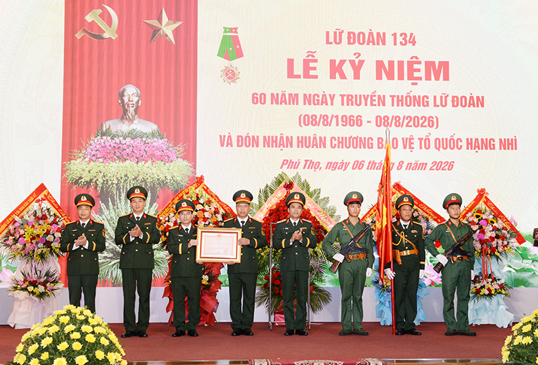 Lữ đoàn 134, Binh chủng Thông tin liên lạc đón nhận Huân chương Bảo vệ Tổ quốc hạng Nhì