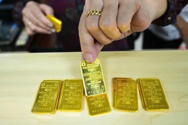 Giá vàng hôm nay (chiều 6-8): Tiếp tục tăng mạnh
