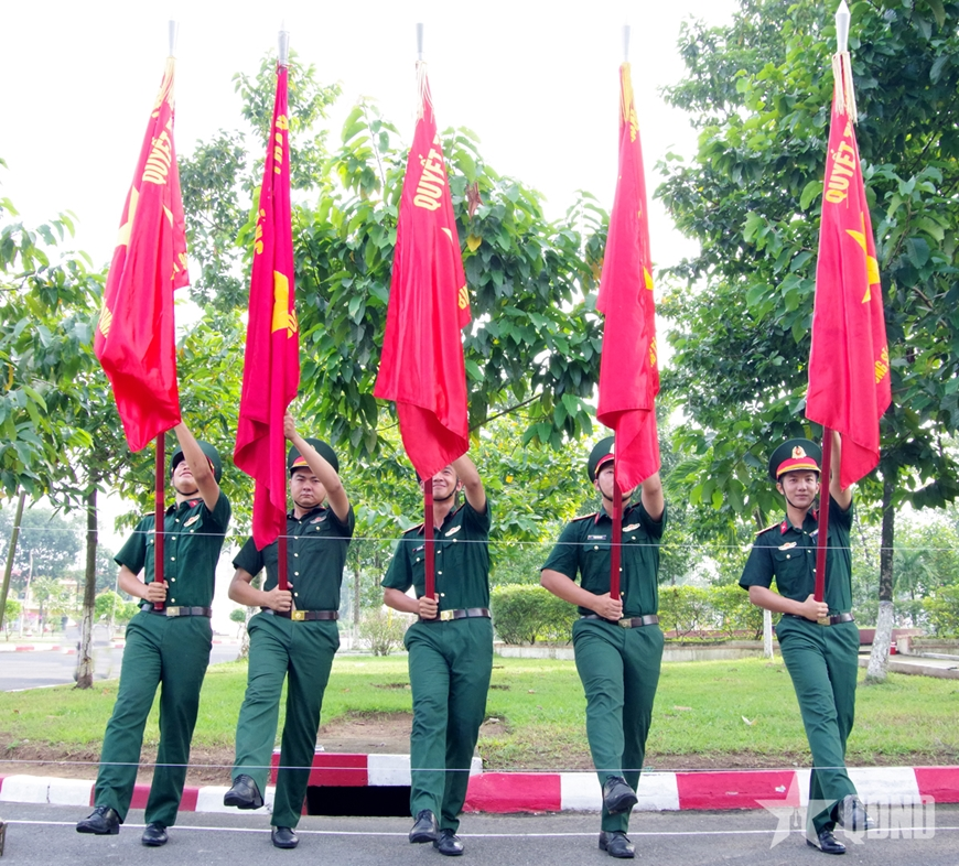 Bộ đội tích cực luyện tập, sẵn sàng trình diễn trong chương trình “Tổ quốc trong tim”