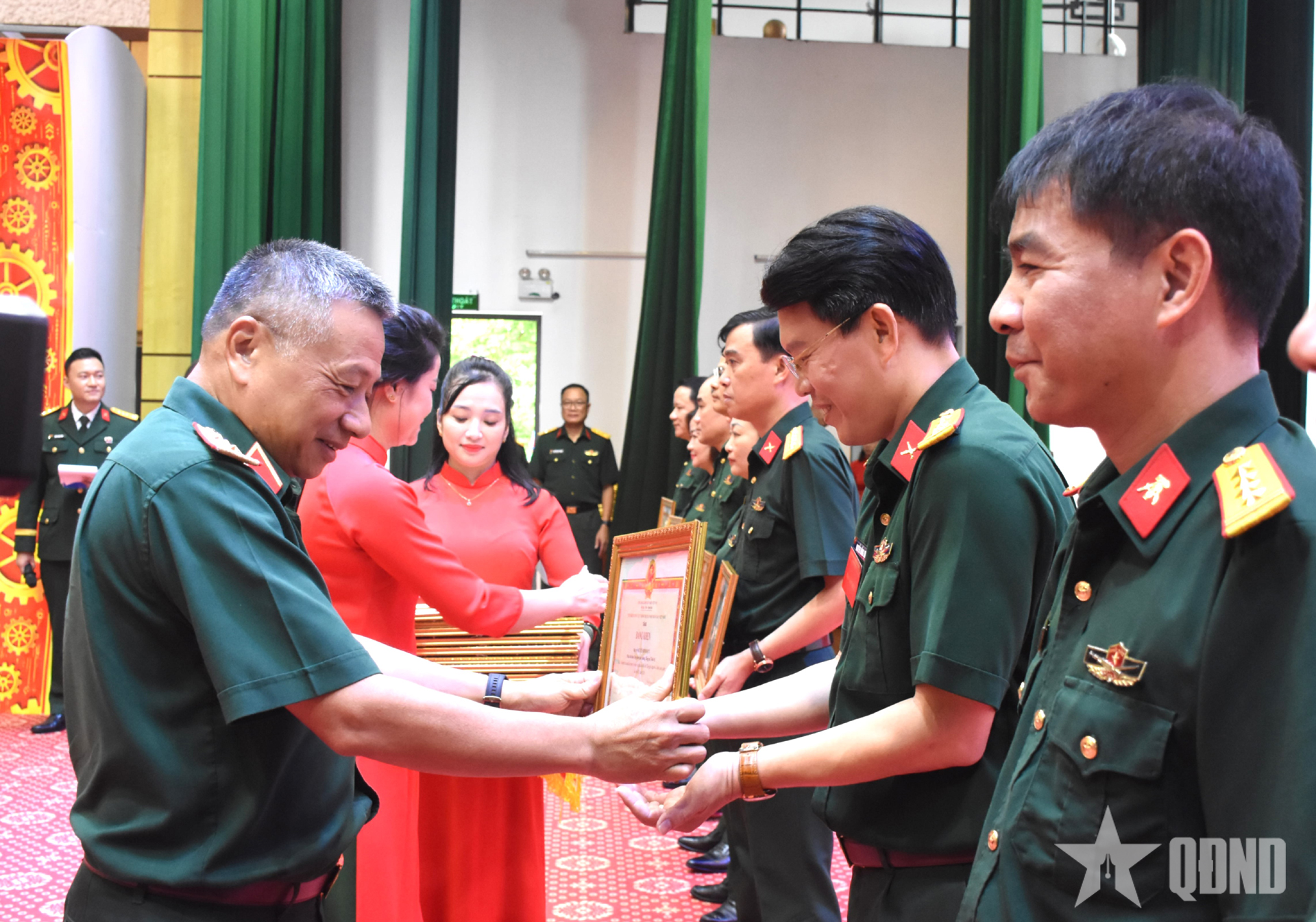 Thượng tướng Lê Quang Minh dự bế mạc Hội thi thợ giỏi ngành cơ khí toàn quân lần thứ VI