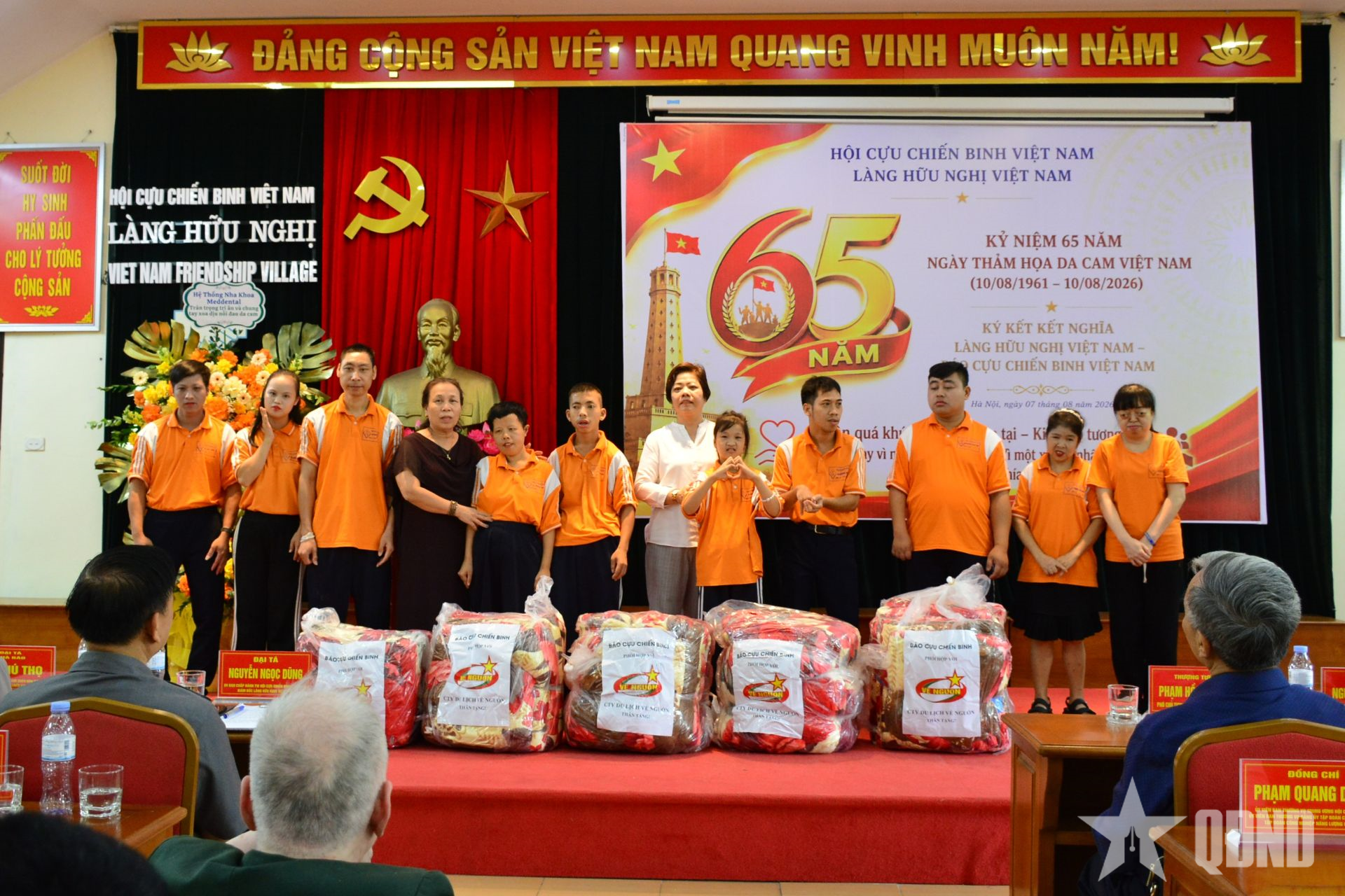 Chung tay chăm sóc nạn nhân chất độc da cam ở Làng Hữu nghị Việt Nam