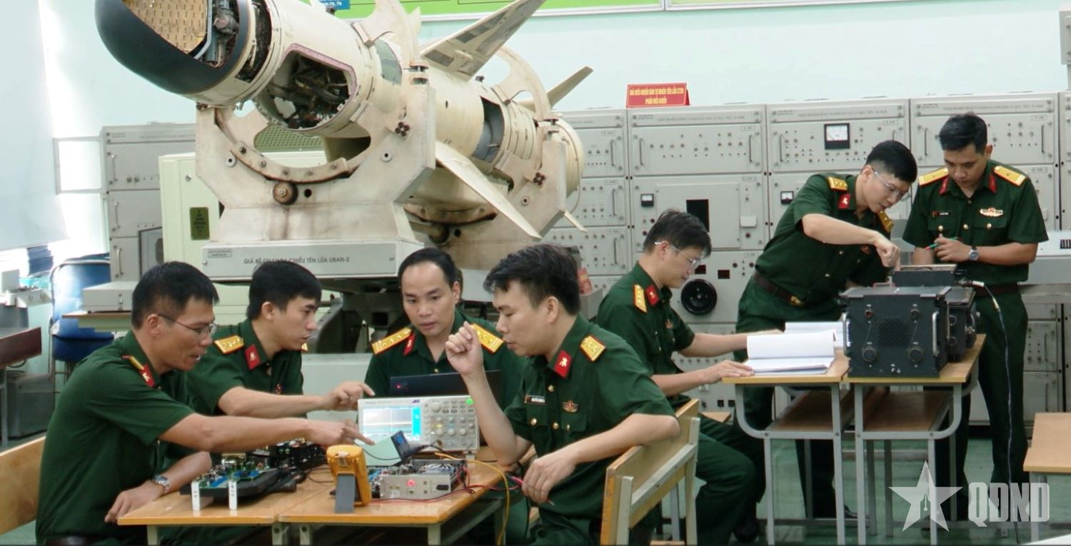 Gắn đào tạo với nghiên cứu khoa học, làm chủ công nghệ hiện đại