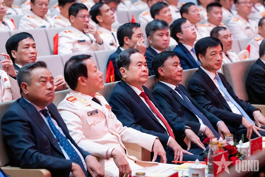 Chủ tịch Quốc hội Trần Thanh Mẫn dự Lễ kỷ niệm 70 năm Ngày truyền thống lực lượng Cảnh sát kinh tế và đón nhận Huân chương Hồ Chí Minh
