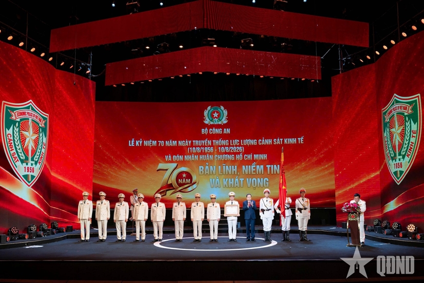 Chủ tịch Quốc hội Trần Thanh Mẫn dự Lễ kỷ niệm 70 năm Ngày truyền thống lực lượng Cảnh sát kinh tế và đón nhận Huân chương Hồ Chí Minh