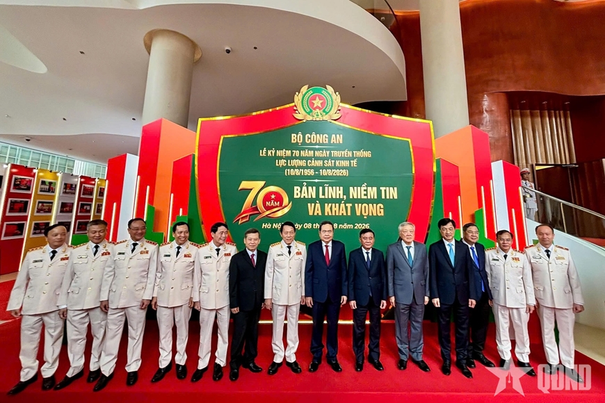 Chủ tịch Quốc hội Trần Thanh Mẫn dự Lễ kỷ niệm 70 năm Ngày truyền thống lực lượng Cảnh sát kinh tế và đón nhận Huân chương Hồ Chí Minh