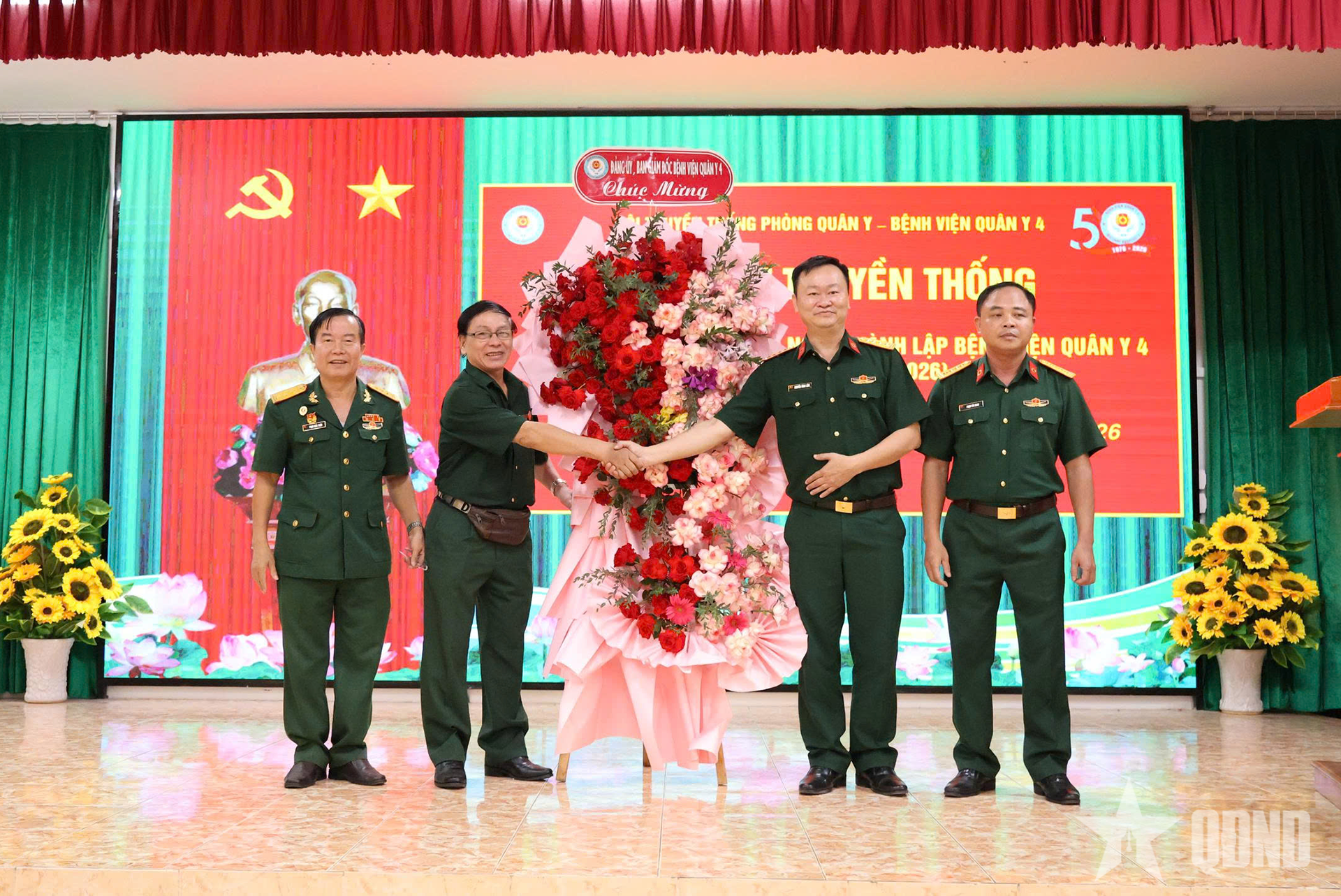 Gặp mặt truyền thống nhân kỷ niệm 50 năm xây dựng, phát triển của Bệnh viện Quân y 4