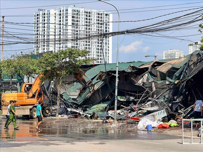 Hà Nội: Lại xảy ra cháy nhà xưởng tại phường Thanh Liệt

