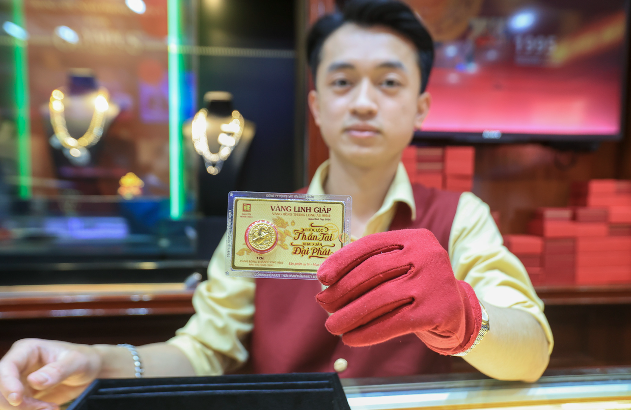 Giá vàng hôm nay (chiều 10-8): Đồng loạt giảm